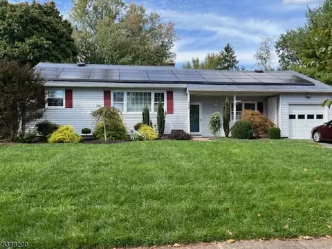 132 Seymour Ter, Piscataway, NJ 08854