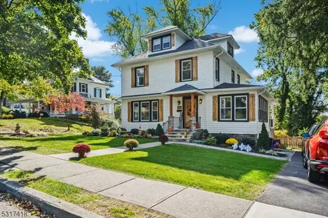 122 Center St, Clinton, NJ 08809