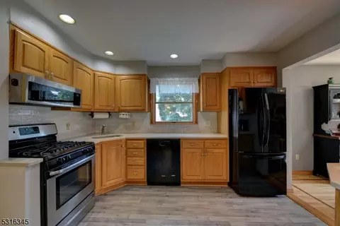 38 Bergen Ave, Wanaque Boro, NJ 07420 photo 14