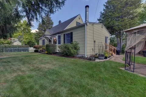 38 Bergen Ave, Wanaque Boro, NJ 07420 photo 3