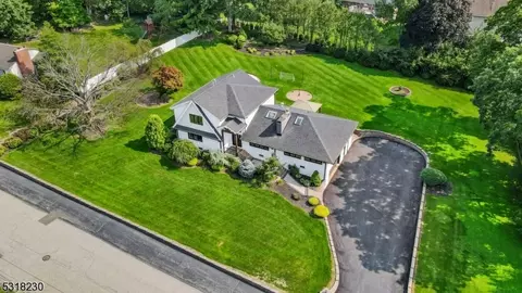92 Surrey Dr, Wayne, NJ 07470 photo 2