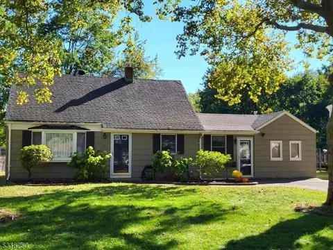 80 Village Rd, Pequannock Twp, NJ 07444
