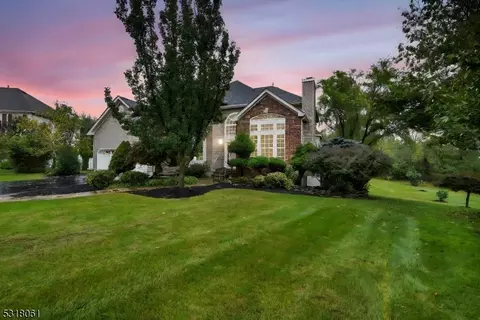 37 Oak Tavern Cir, Somerville, NJ 08876