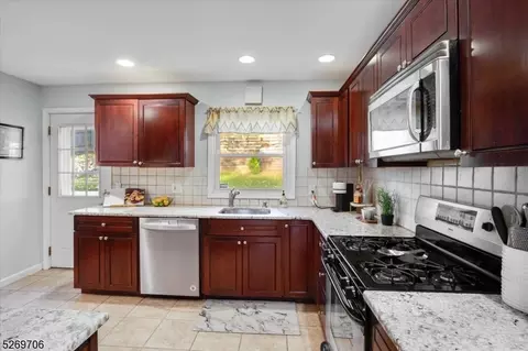 3 Collamore Ter, West Orange, NJ 07052 photo 12