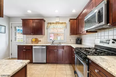 3 Collamore Ter, West Orange, NJ 07052 photo 15
