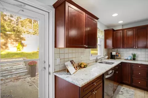 3 Collamore Ter, West Orange, NJ 07052 photo 11