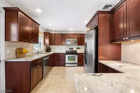 3 Collamore Ter, West Orange, NJ 07052 photo 13