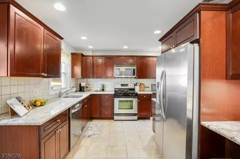 3 Collamore Ter, West Orange, NJ 07052 photo 10