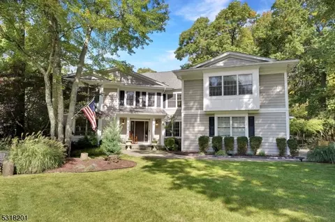 4 Hampton Ct, Caldwell, NJ 07006