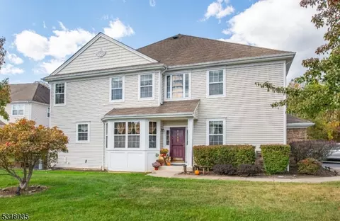 8 Lodge Pole Ln, Hamburg, NJ 07419