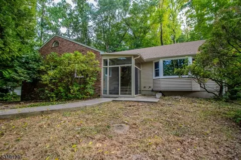 19 Sunrise Dr, Warren, NJ 07059