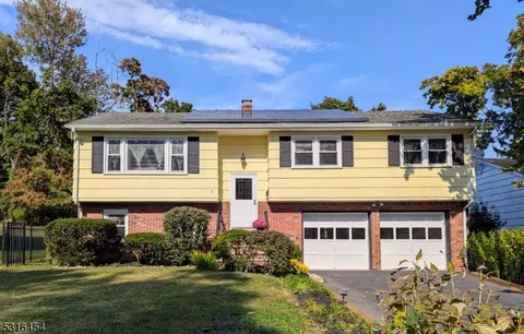 7 Carey Ct, Montclair, NJ 07042