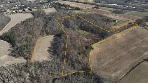520 Maple Ln, Allamuchy Twp, NJ 07821