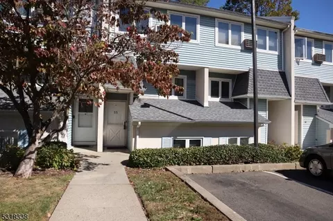 55 Victory Ct, Dover, NJ 07801