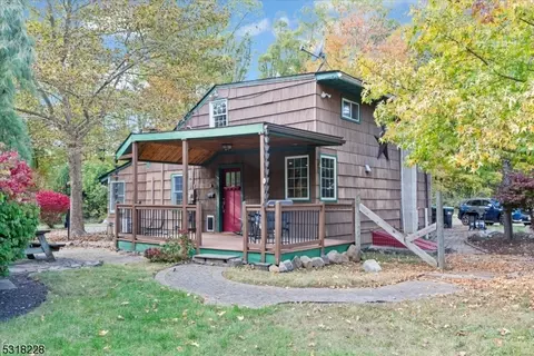 21 Longleaf Trl, Branchville, NJ 07826