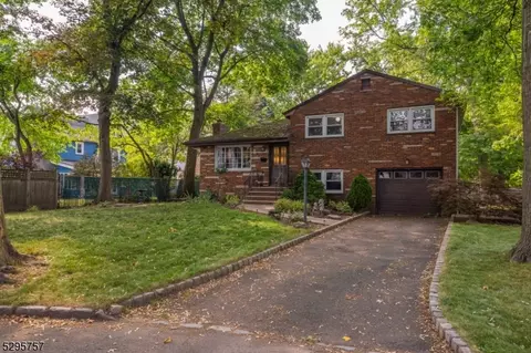 210 Elm Ct, Scotch Plains, NJ 07076