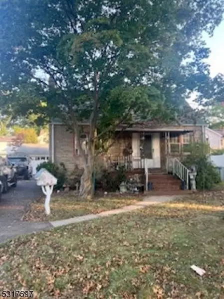 405 Roosevelt Ln, Kenilworth, NJ 07033