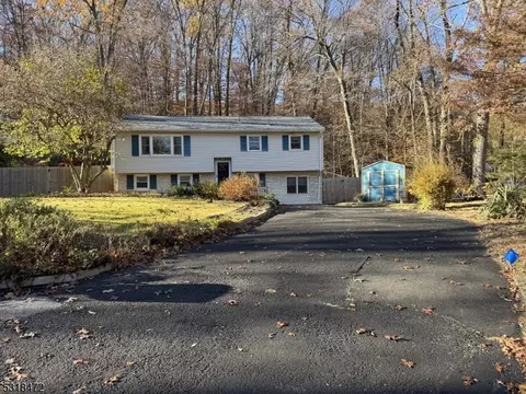 36 Woodland Dr, Vernon, NJ 07462