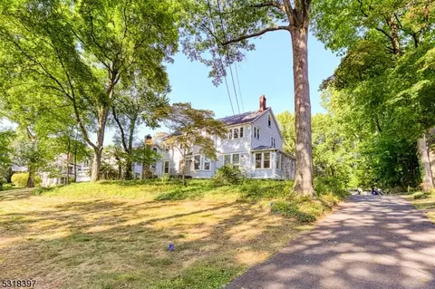 86 Forest Rd, Fanwood, NJ 07023