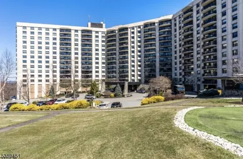 1 Claridge Dr #405, Verona, NJ 07044