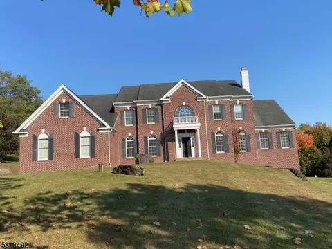 14 Carlisle Ct, Chester, NJ 07930