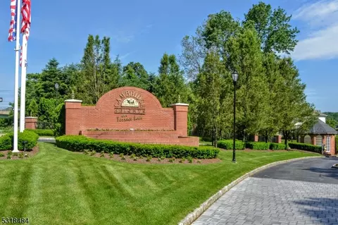 404 Cambridge Dr #404, Butler, NJ 07405