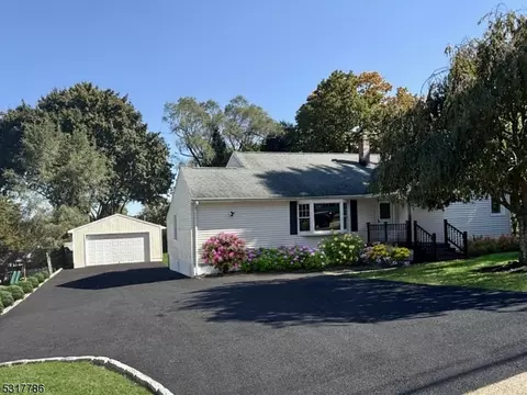 7 Golf Course Rd, Roxbury Twp, NJ 07876