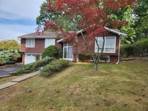 97 Heights Rd, Paramus, NJ 07652 photo 2