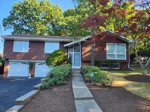97 Heights Rd, Paramus, NJ 07652