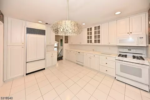 97 Heights Rd, Paramus, NJ 07652 photo 9