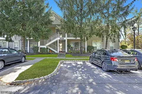 19 Rachel Ct, Franklin Park, NJ 08823