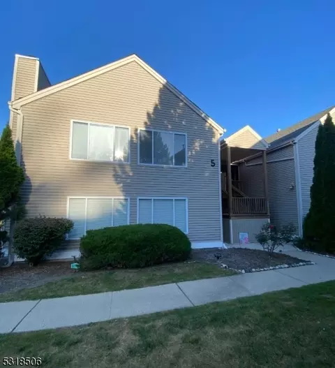 53 Falcon Ridge Way #53, Hamburg, NJ 07419
