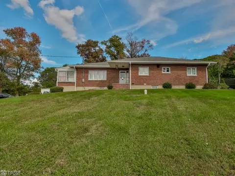 23 Marnel Rd, Phillipsburg, NJ 08865