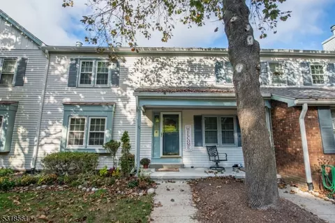 16 Oriole Dr, Hackettstown, NJ 07840