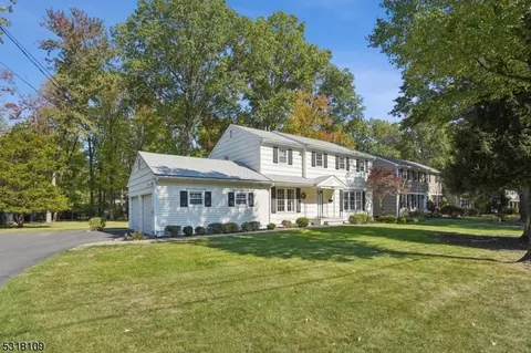 40 Sherbrooke Dr, Florham Park, NJ 07932