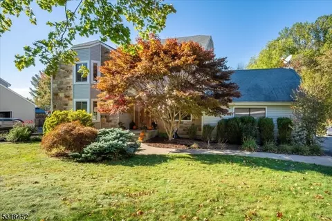 8 Knob Hill Rd, Hackettstown, NJ 07840