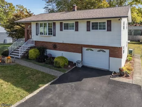 112 Carol Dr, Hackettstown, NJ 07840
