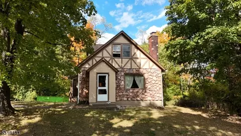 10 Summit Ave, Newton, NJ 07860