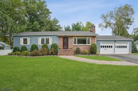 9 Brentford St, Morris Plains, NJ 07950