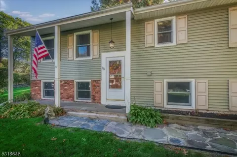 18 Pawnee Trl, Jefferson, NJ 07438