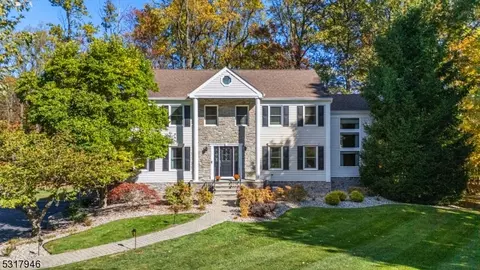29 Leigh Ct, Randolph, NJ 07869