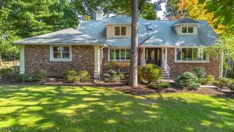 10 Skyline Dr, Caldwell, NJ 07006