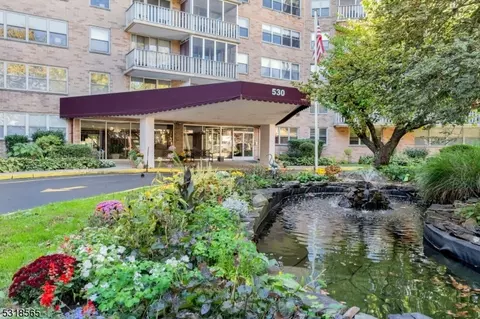 530 Valley Rd #1Z, Montclair, NJ 07043