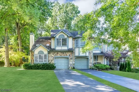 13 Dorchester Dr, East Brunswick, NJ 08816
