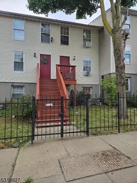 14 Kearny St, Newark, NJ 07104