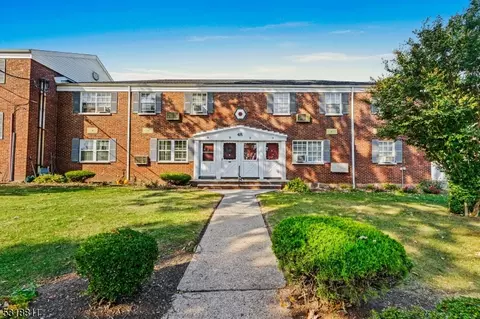 48 Colfax Mnr # D, Roselle Park, NJ 07204