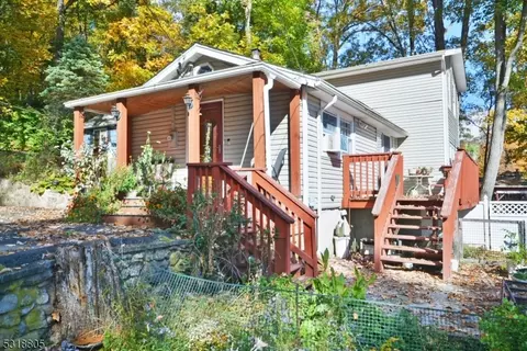 2 Highview Ter, Wharton, NJ 07885