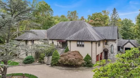 24 E Greenbrook Rd, Caldwell, NJ 07006