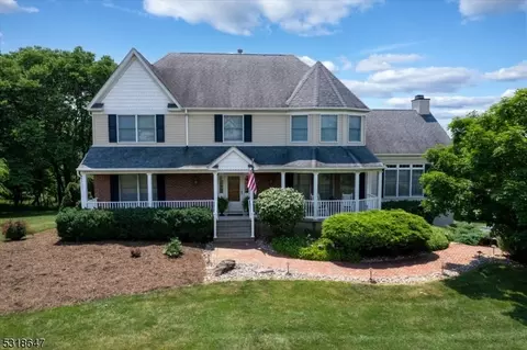 6 Trubek Farm Rd, Clinton Twp, NJ 08801