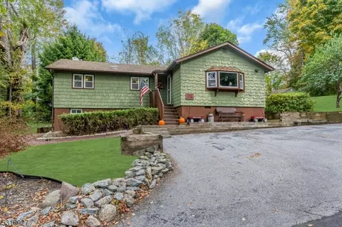 106 Grandview Rd, Vernon Twp, NJ 07422